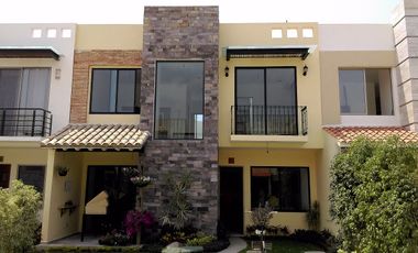 VENTA DE CASA EN CONDOMINIO CON ALBERCA EN JIUTEPEC