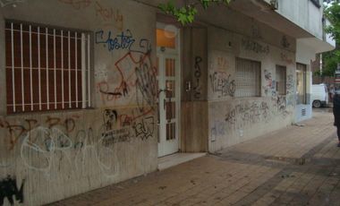 BURZACO: EXCELENTE OPORTUNIDAD.DEPTO PB AL FTE.EXCEL.UBICACION. FTE A ESTAC. 3 AMB.C/GALERIA CUB/ DEPEND. Y FDO