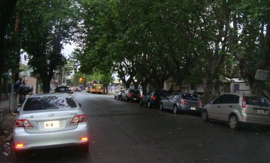 BURZACO: EXCELENTE OPORTUNIDAD.DEPTO PB AL FTE.EXCEL.UBICACION. FTE A ESTAC. 3 AMB.C/GALERIA CUB/ DEPEND. Y FDO