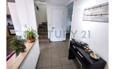 CASA EN VENTA EN COMODO CONDOMINIO DE HUECHURABA