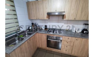 CASA EN VENTA EN COMODO CONDOMINIO DE HUECHURABA