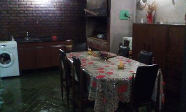 Casa 4 Amb + quincho + pileta + jardin + terraza-  VILLA BALLESTER