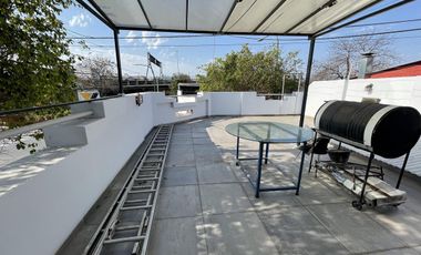 CASA MULTIFAMILIAR 6 AMB CON TERRAZA - PARQUE AVELLANEDA