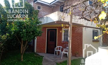 Casa en venta en Berazategui   Local   Duplex.  Se toman permutas.