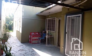 Casa en venta en Berazategui   Local   Duplex.  Se toman permutas.