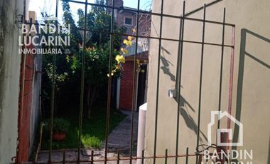 Casa en venta en Berazategui   Local   Duplex.  Se toman permutas.