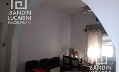 Casa en venta en Berazategui   Local   Duplex.  Se toman permutas.