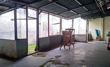Rumah luas di tepi jalan utama Gedong Tengen