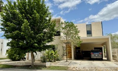 Espectacular casa con páneles solares en el Yucatán Country Club