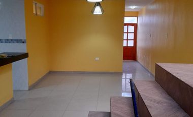 Casa en VENTA dos pisos para seguir construyendo, concreto...en Arica