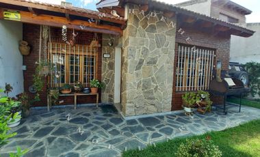 Casa en venta de 2 dormitorios c/ cochera en Don Bosco