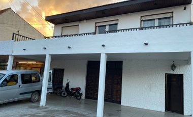 Chalet en venta de 3 dormitorios c/ cochera en Miramar