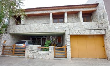 Casa en venta de 3 dormitorios c/ cochera en Universitario