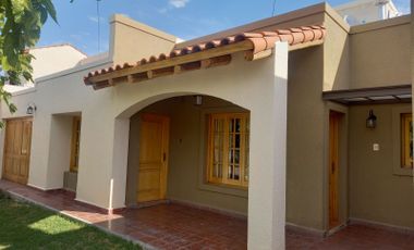 Casa en venta de 3 dormitorios c/ cochera en Maipú
