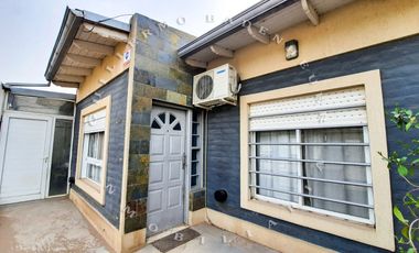 Casa en venta de 2 dormitorios c/ cochera en Barrio Don Bosco