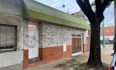 Casa en venta de 2 dormitorios c/ cochera en Nueva Pompeya