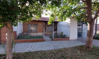 Casa en venta de 3 dormitorios c/ cochera en Villa del Parque