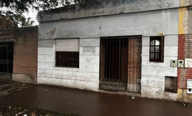 Casa en venta con oportunidad comercial, en calle Chile al 300