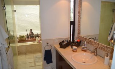 CASA EN VENTA EN LOMAS DE LAS PALMAS