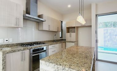 Casa en Venta Con opcion recámara planta baja, alberca, jacuzzi Fracc LAS PALMAS