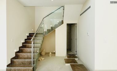 Casa en Venta Con opcion recámara planta baja, alberca, jacuzzi Fracc LAS PALMAS