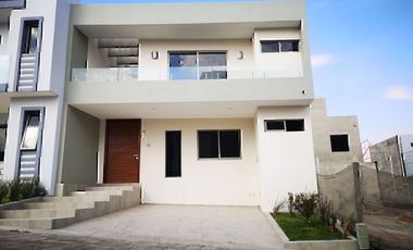 Padrísima Casa en venta en Mirador San Isidro Argenta 238