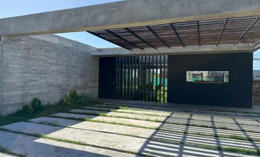 Venta moderna casa 4 amb Pilar del Este a estrenar