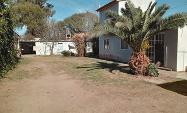 Casa mas dos departamentos barrio Arguello Cba.