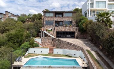 Venta casa de diseño Villa Del Lago, Carlos Paz.
