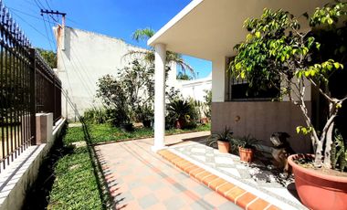 Casa con depto en VENTA parque y cochera- Ensenada