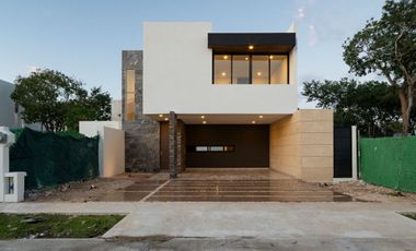 Casa en venta Mérida, Parque Natura, 4 habitaciones, privada con amenidades