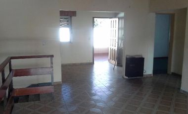 ALQUILER PISO DE  4 AMBIENTES MUY LUMINOSO, CON PATIO y BALCON A METROS DE AVENIDA CROVARA y ALFREDO PALACIOS