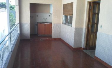ALQUILER PISO DE  4 AMBIENTES MUY LUMINOSO, CON PATIO y BALCON A METROS DE AVENIDA CROVARA y ALFREDO PALACIOS