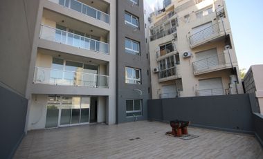 2 ambientes en Urquiza con patio y gran terraza!