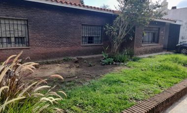 Se Vende Casa de 3 Dorm y Patio en Villa Belgrano