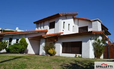 Casa en venta de 5 dormitorios c/ cochera en Ramos Mejía