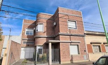 Casa en venta de 4 dormitorios c/ cochera en Universitario