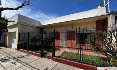 Casa en venta de 3 dormitorios c/ cochera en Ramos Mejía