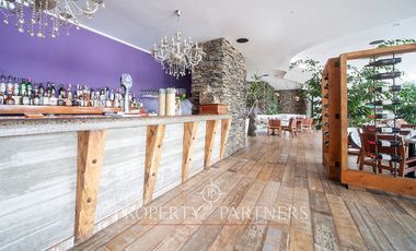 INVERSIONISTAS Espectacular local comercial frente a la playa