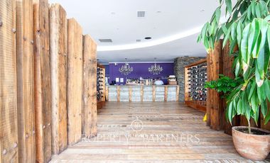 INVERSIONISTAS Espectacular local comercial frente a la playa