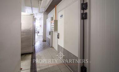 INVERSIONISTAS Espectacular local comercial frente a la playa