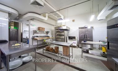 INVERSIONISTAS Espectacular local comercial frente a la playa