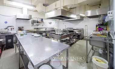 INVERSIONISTAS Espectacular local comercial frente a la playa