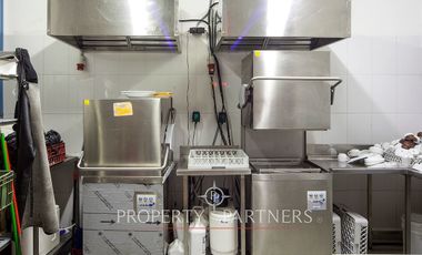 INVERSIONISTAS Espectacular local comercial frente a la playa