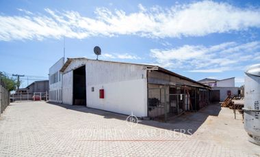 Propiedad en Barrio Industrial en Coquimbo, con oficinas y bodegas