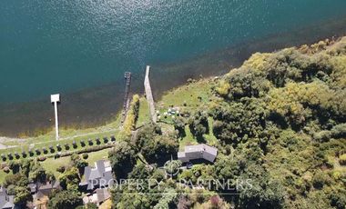 Espectacular Terreno con Casa a Orillas de Lago