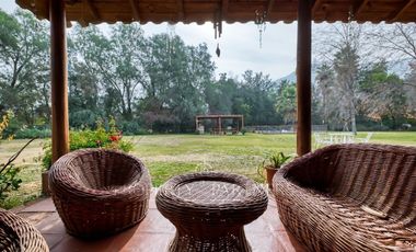 Casa Chilena en Batuco, condominio con agua