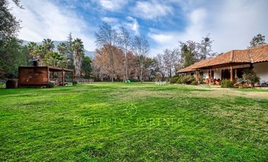 Casa Chilena en Batuco, condominio con agua