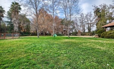 Casa Chilena en Batuco, condominio con agua
