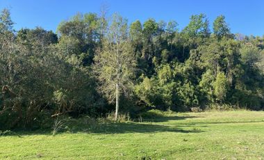 Terreno con borde río